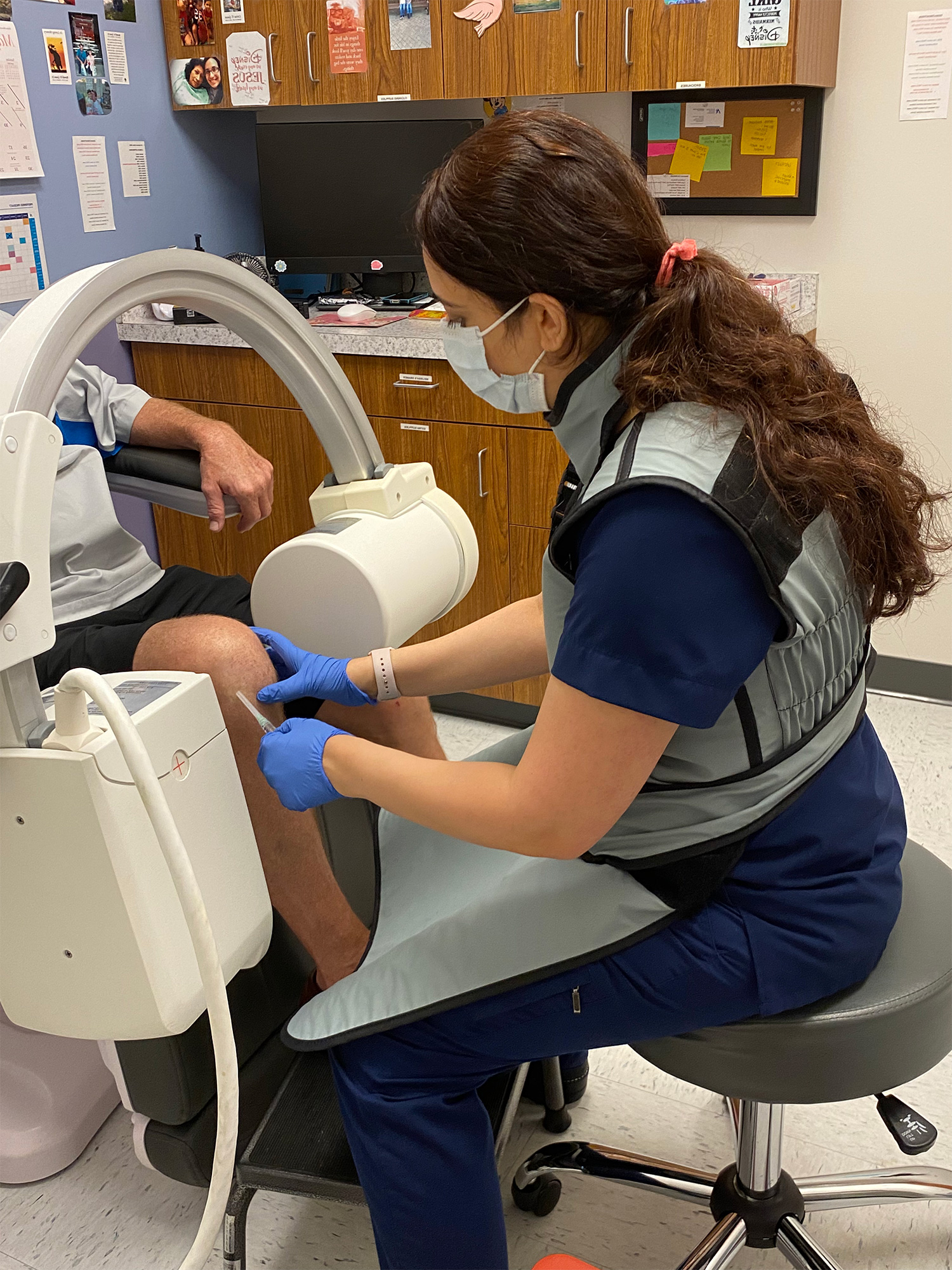 Dr.-Hooda-Clear-Lake-Knee-Injection